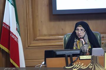 زهرا نژاد بهرام تذکر داد:  آسانسورهای دو ایستگاه بسیج و محمدیه راه اندازی نشده است